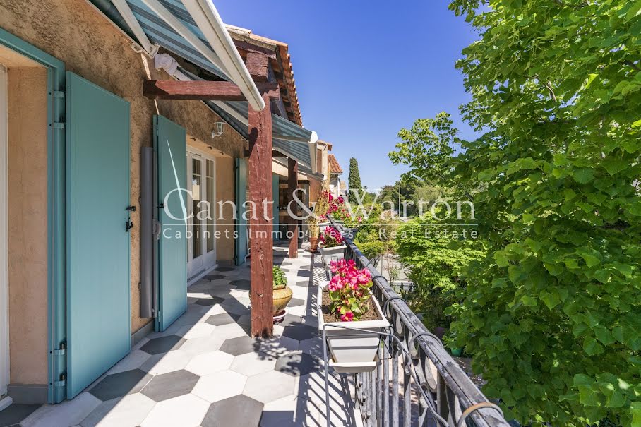 Vente villa 9 pièces 209 m² à Hyeres (83400), 790 000 €