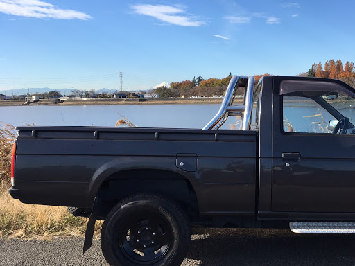 ダットサントラック 4wd のタイヤ交換 愛車紹介 富士山 ドライブ 鉄チンホイールに関するカスタム メンテナンスの投稿画像 車のカスタム情報はcartune