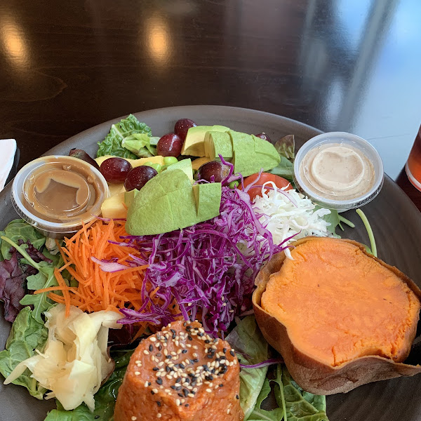 Spicy tuna Pokè plate