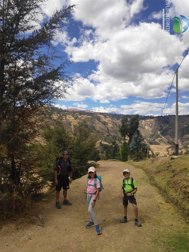 LAGUNA WILCACOCHA con NIÑOS - CORDILLERA NEGRA