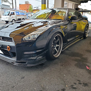 NISSAN GT-R