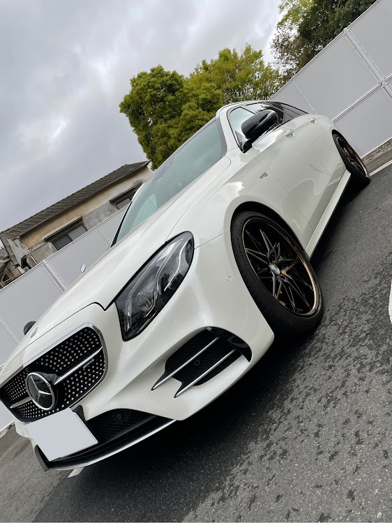 Eクラスのベンツ・ドライブ・キリッ顔・鏡に関するカスタム事例の投稿画像2枚目