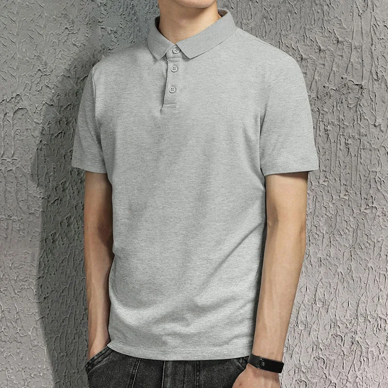 Camiseta masculina casual de manga curta em cor sólida com modelagem solta, perfeita para conforto e estilo no dia a dia.