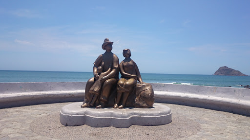 Monumento A La Familia