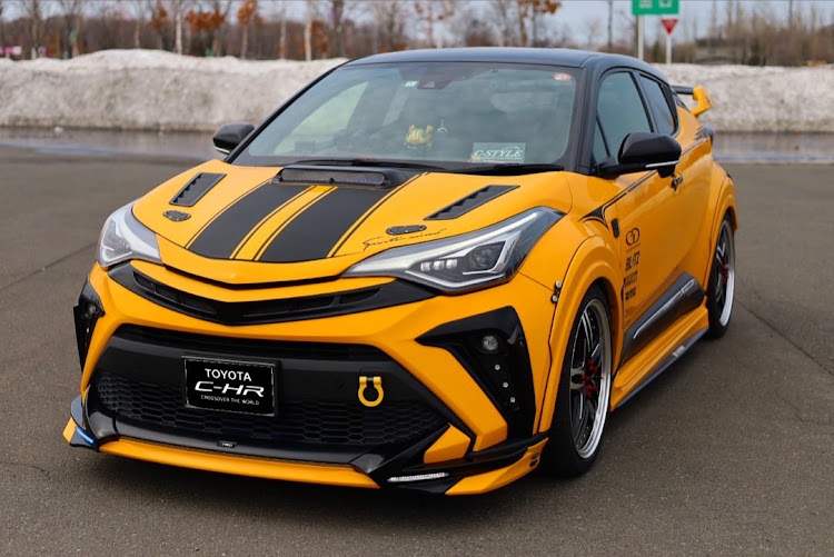 C-HRのTOYOTA・C-HR・エアロ待ち・羽化が楽しみに関するカスタム事例の投稿画像2枚目