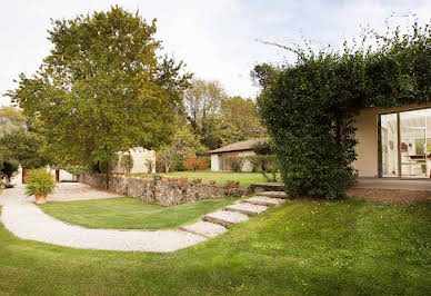 Villa avec piscine et terrasse 3