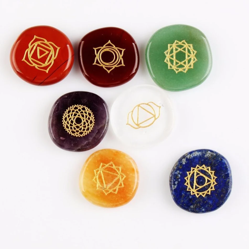 7 Chakra Natuurlijke Zakpalmstenen voor Energiebalans. Perfect voor meditatie en ontspanning. Spirituele heling en welzijn.