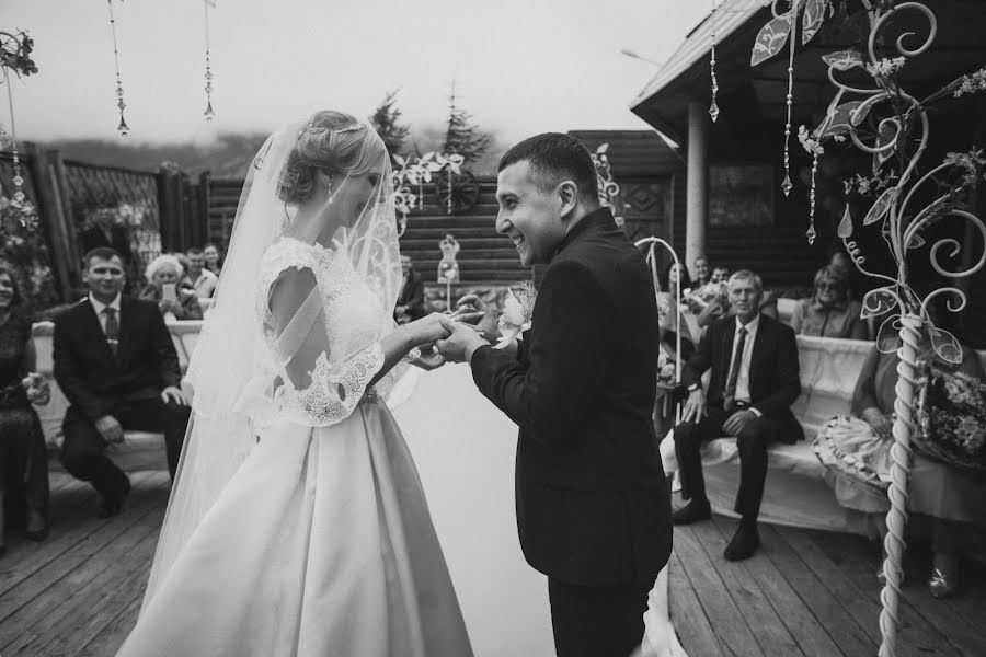 Fotógrafo de casamento Aleksandr Nikonov (alnikonov). Foto de 9 de dezembro 2015