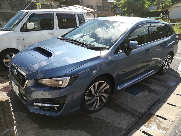 レヴォーグのレヴォーグ・洗車・ビルシュタインエンブレム・東金道路・野呂PAに関するカスタム事例の投稿画像1枚目