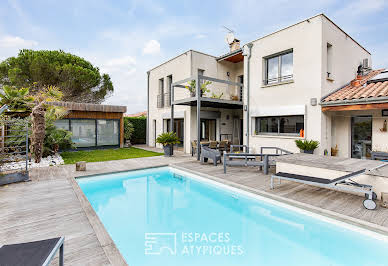 Maison avec piscine et terrasse 4