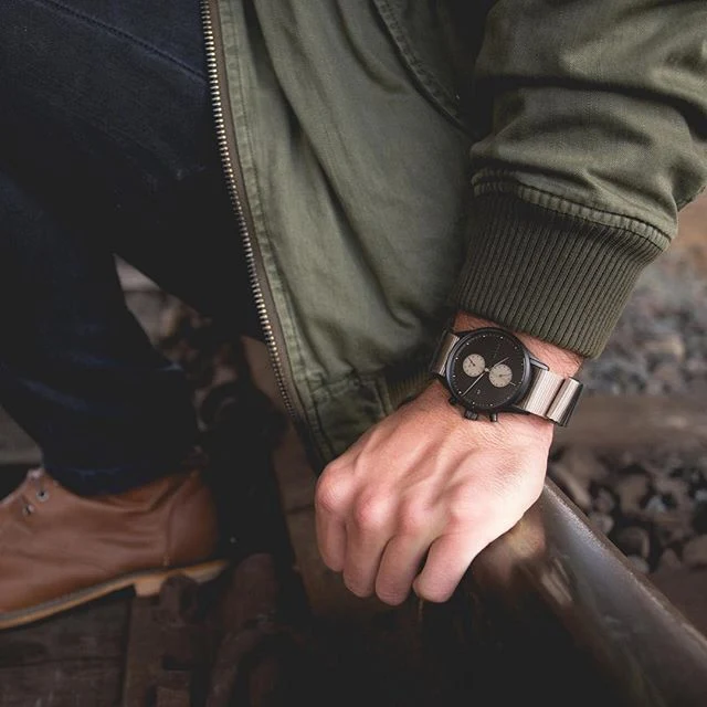 Quartz herenhorloge. Nauwkeurigheid en stijl voor dagelijks gebruik. Ervaar tijdloze elegantie, betrouwbaarheid en comfort voor elke gelegenheid.