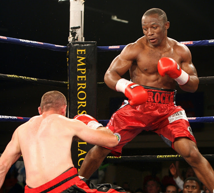 Thabiso Mchunu defeating Daniel Venter during their ABU Cruiserweight Title at Emperors Palace in Ekurhuleni.