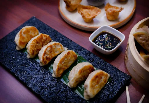 Chicken Gyoza (6 Pcs)