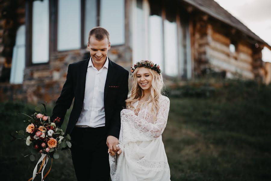 Fotografo di matrimoni Elena Metelica (elenandroma). Foto del 5 ottobre 2018