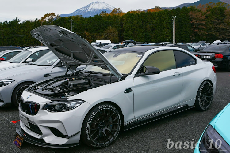 M2 クーペのホイール交換・タイヤ交換・マフラー交換・オフ会に関するカスタム事例の投稿画像1枚目