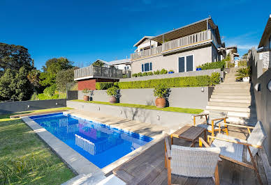 Maison avec piscine et jardin 5