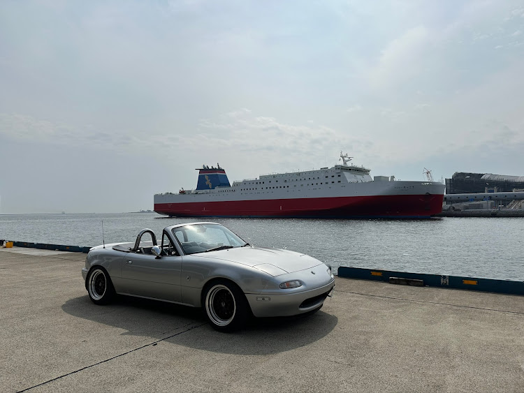 ロードスターの自分で撮ったベストショットTOP3・春ですね・桜とコラボ・バケットシートのマシ締めに関するカスタム事例の投稿画像1枚目