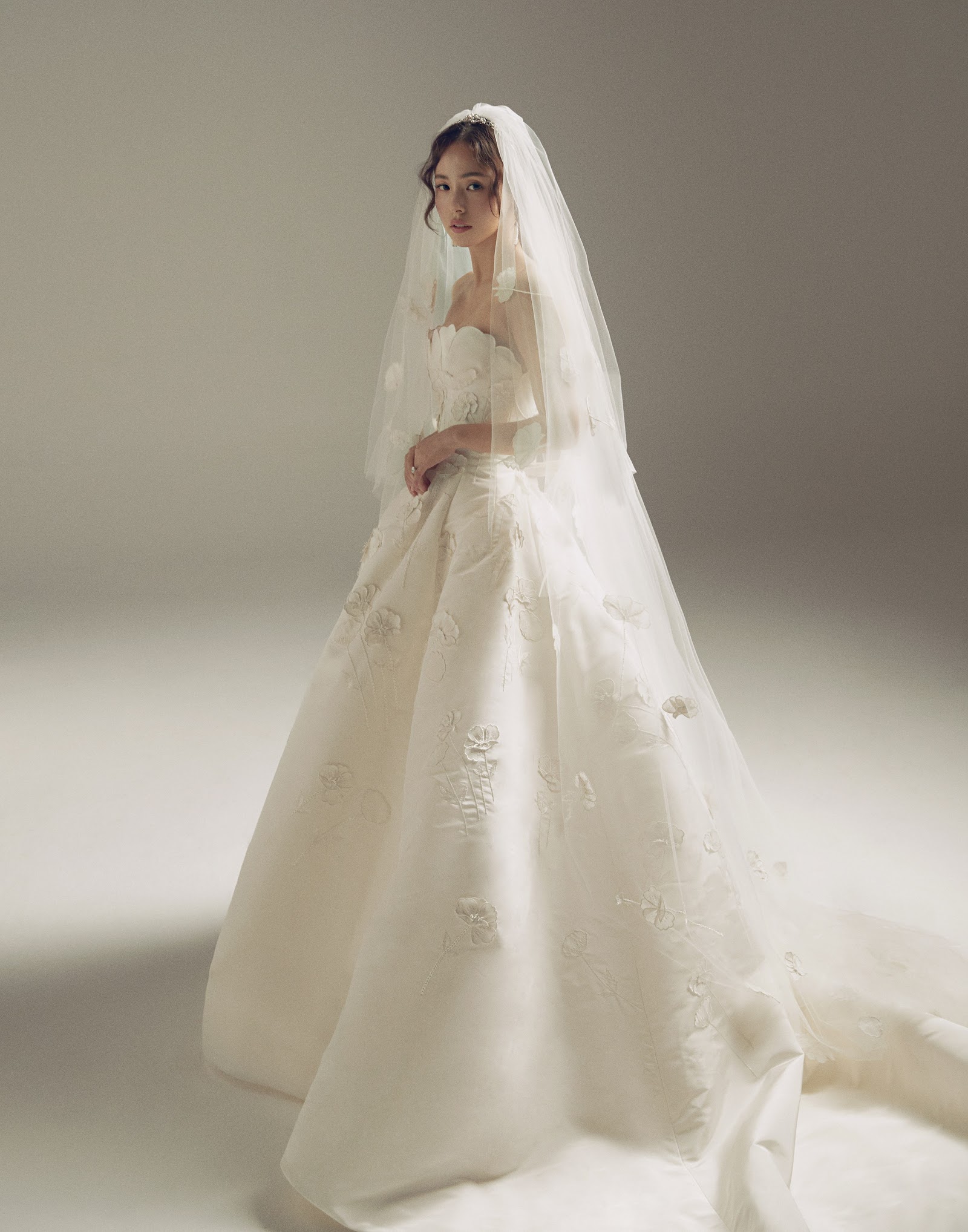 MinHyoRin_WeddingDress