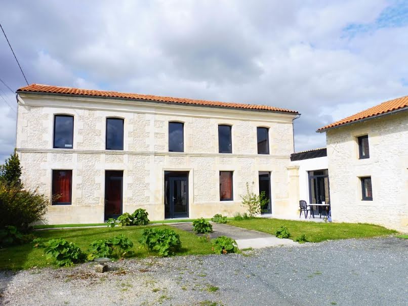 Vente maison 6 pièces 280 m² à Asnières-la-Giraud (17400), 446 250 €