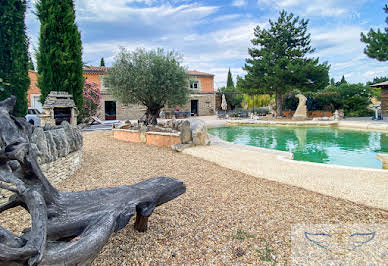 Maison avec piscine et terrasse 1