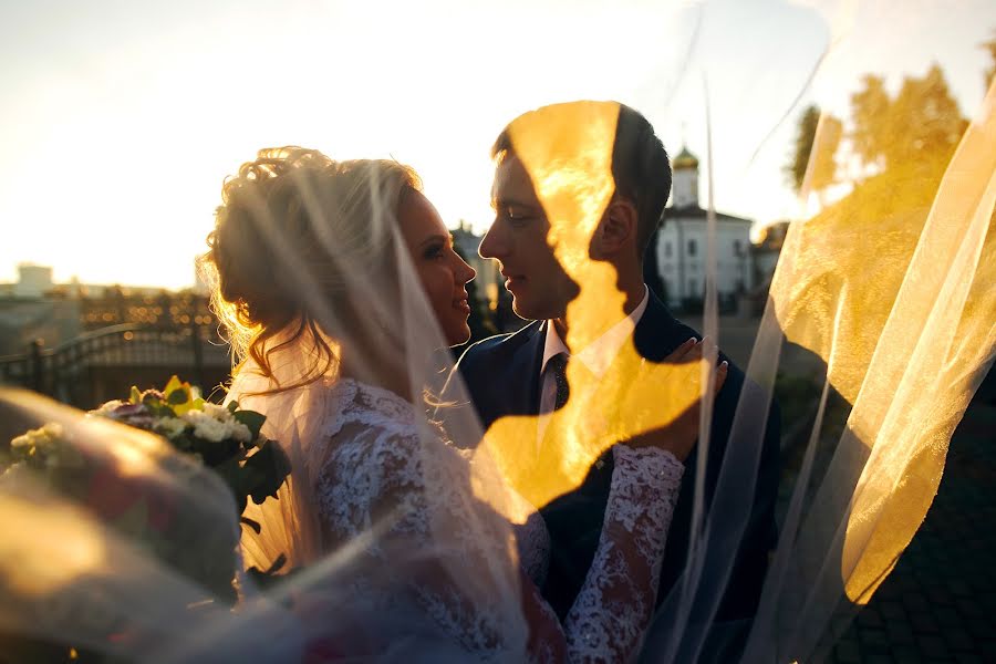 Fotógrafo de casamento Vitaliy Baranok (vitaliby). Foto de 14 de dezembro 2017