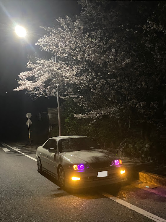 マークIIの桜と愛車・桜とコラボ・夜桜・マフラー交換完了😆・ワンオフに関するカスタム事例の投稿画像1枚目