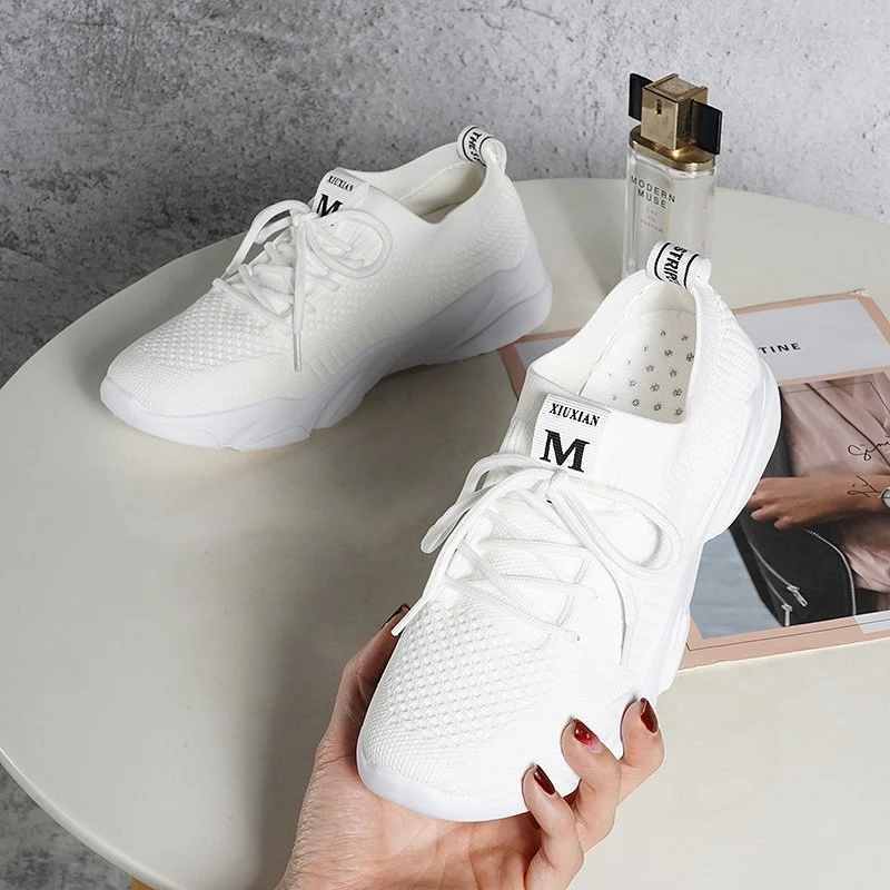 Chaussures femme tendance, respirantes, tissées, basses et à lacets. Confort et style pour toutes les occasions.