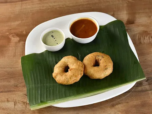 Medu Vada with Sambar and Chutney