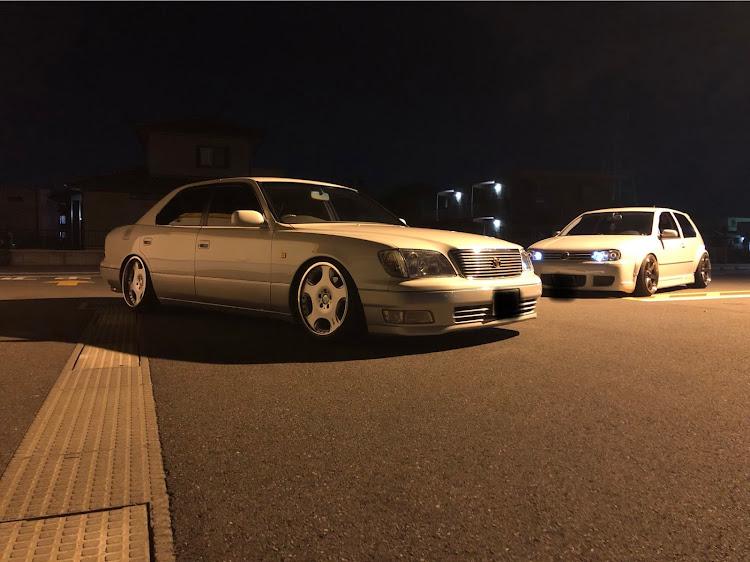 セルシオのエムズガレージ・ドライブ・撮影・車高調整・車高調に関するカスタム事例の投稿画像1枚目