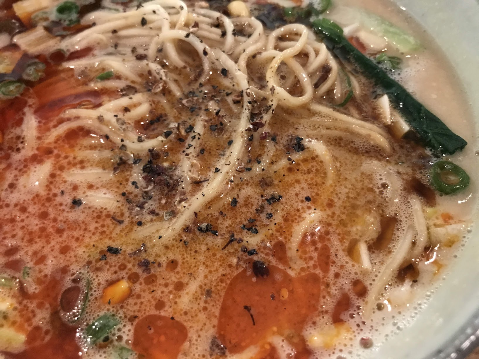 タンタン麺にコショウ