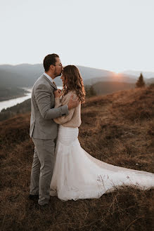 Fotografo di matrimoni Sorin And Patricia (sirbusorin). Foto del 2 aprile 2022