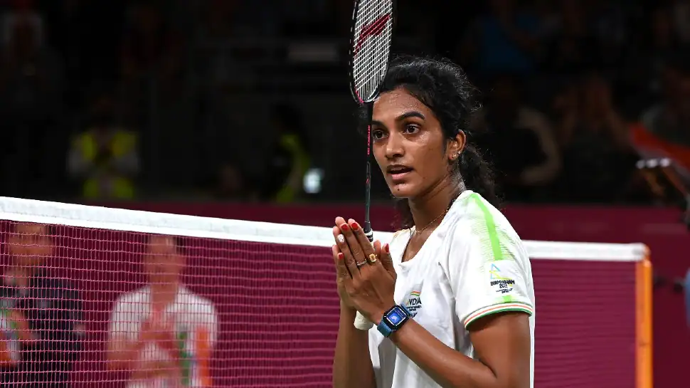 PV Sindhu advanced to the singles quarterfinals after winning 21-10, 21-9