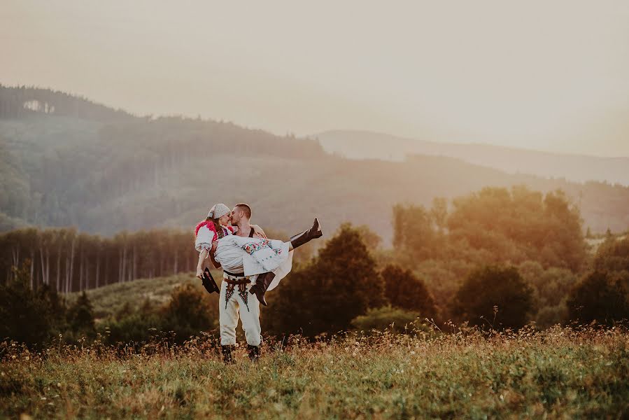 Jurufoto perkahwinan Zuzana Alkas (damefotku). Foto pada 2 April 2019