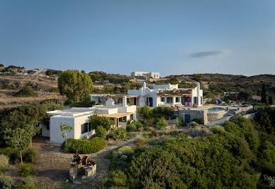 Villa with pool and garden 17