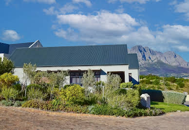 Maison avec piscine et jardin 6