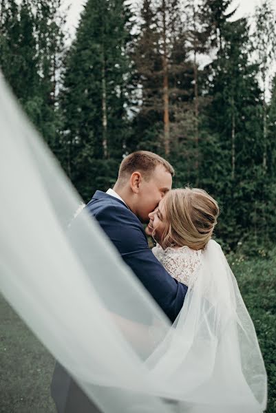 Fotografo di matrimoni Yuliya Golikova (ulligolikova). Foto del 13 giugno 2019