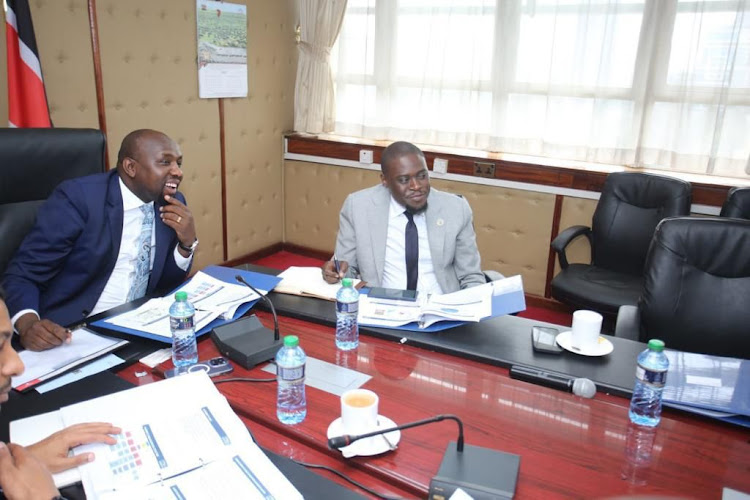 Nairobi Governor Johnson Sakaja and Transport Cabinet Secretary Kipchumba Murkomen during a meeting with NAMATA in May 17, 2023