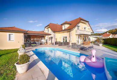 Villa avec piscine et terrasse 2