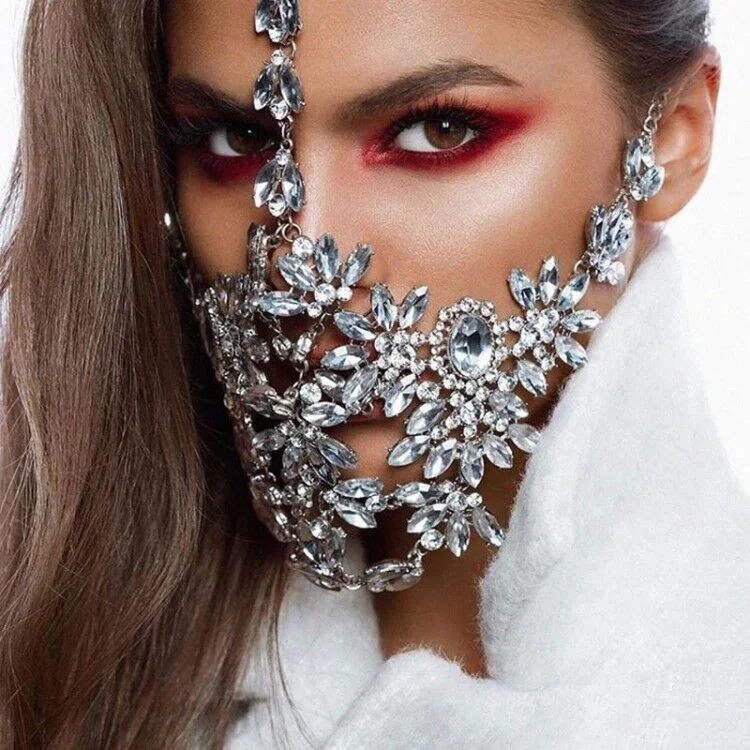 Mascarilla de pedrería brillante para protección y estilo. Ideal para eventos especiales, añade glamour con diseño facial deslumbrante y cómodo.