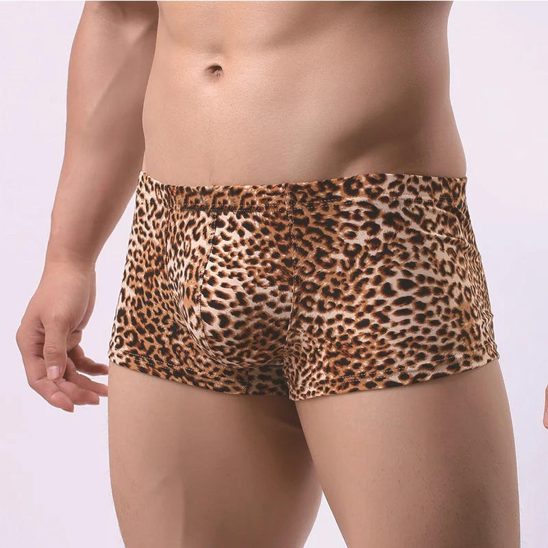 Boxer shorts plats pour hommes, sous-vêtements confortables et discrets. Parfaits pour un usage quotidien, offrant douceur et liberté de mouvement.