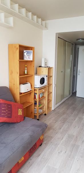 Location meublée appartement 1 pièce 19 m² à Puteaux (92800), 869 €