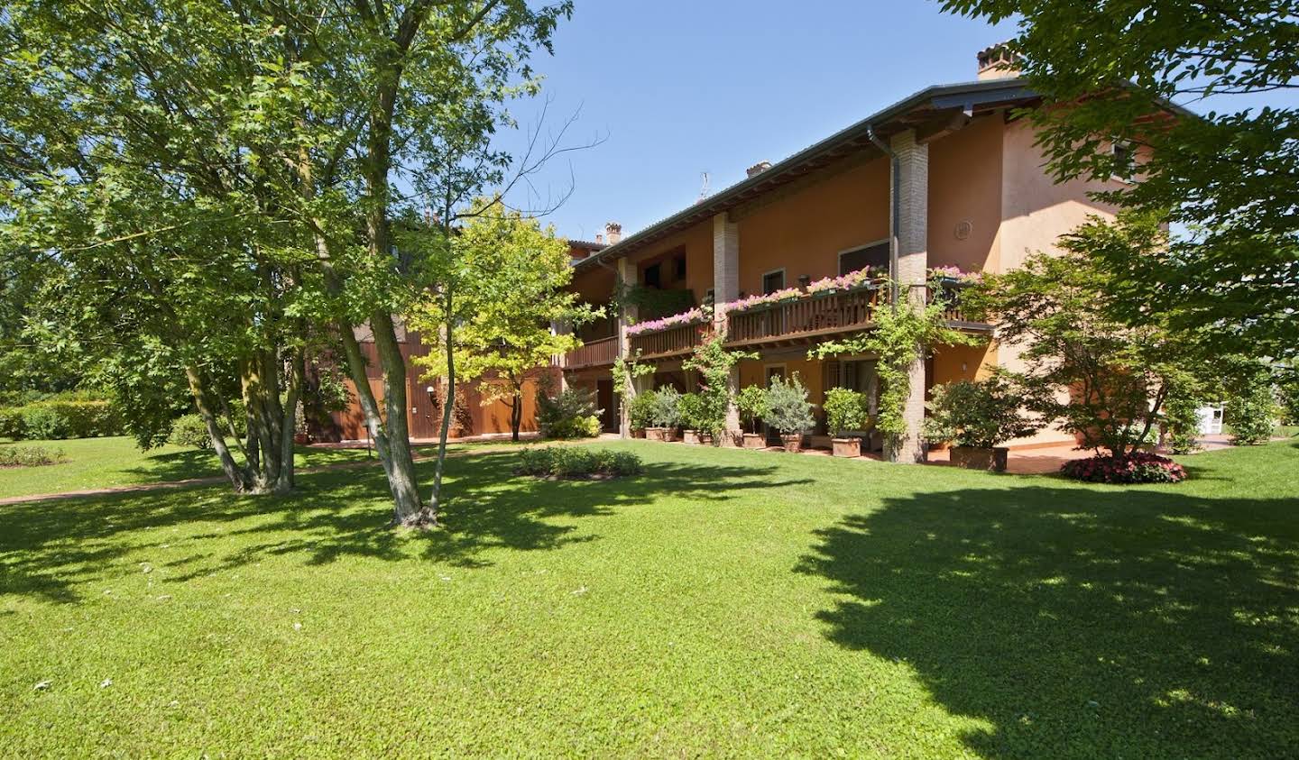 Appartement avec terrasse et piscine Soiano del Lago