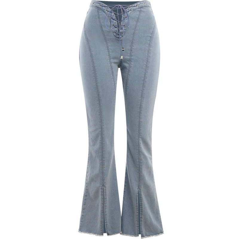 Jean taille haute pour femme, lacé, ajouré et fendu, parfait pour un look tendance et une silhouette sublimée avec confort.