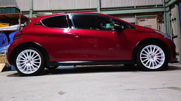 208のプジョー・208gti by peugeot sport・車種名エンブレムは有り派・洗車・リボルトに関するカスタム事例の投稿画像25枚目