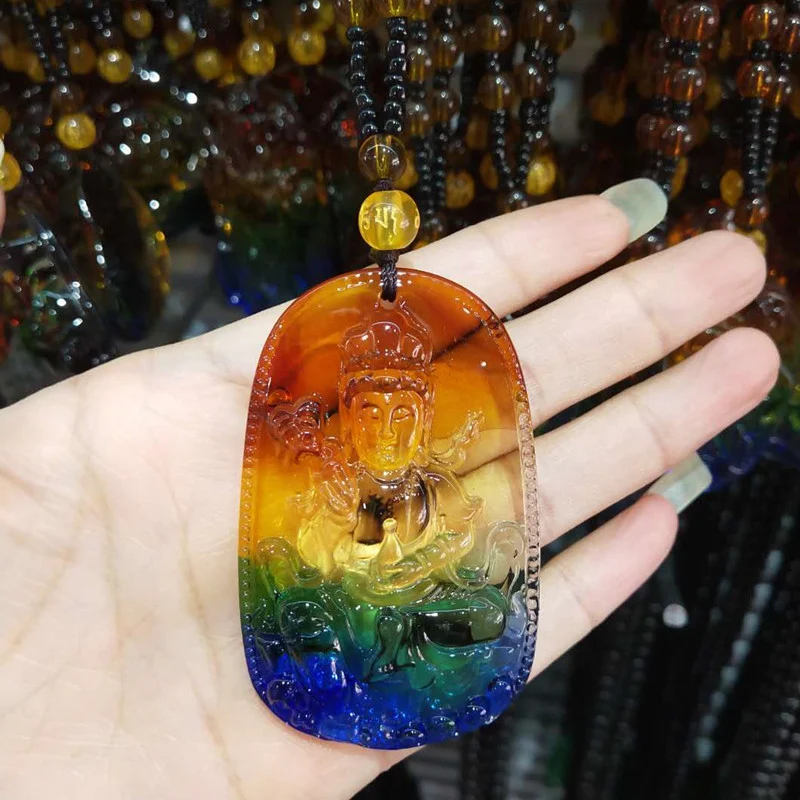 Long collier ethnique en verre tricolore Guanyin Maitreya Bouddha pour femmes, un bijou unique pour une élégance spirituelle.