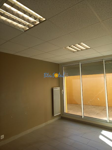 Location  locaux professionnels 4 pièces 82 m² à Valras-Plage (34350), 850 €