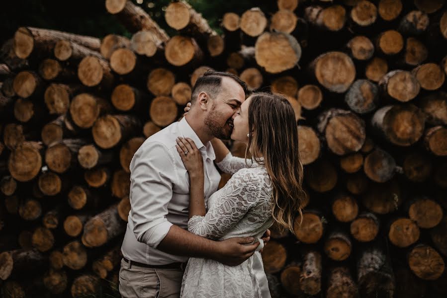 Fotógrafo de casamento Kriszti Sipocz (atmyh). Foto de 11 de julho 2018