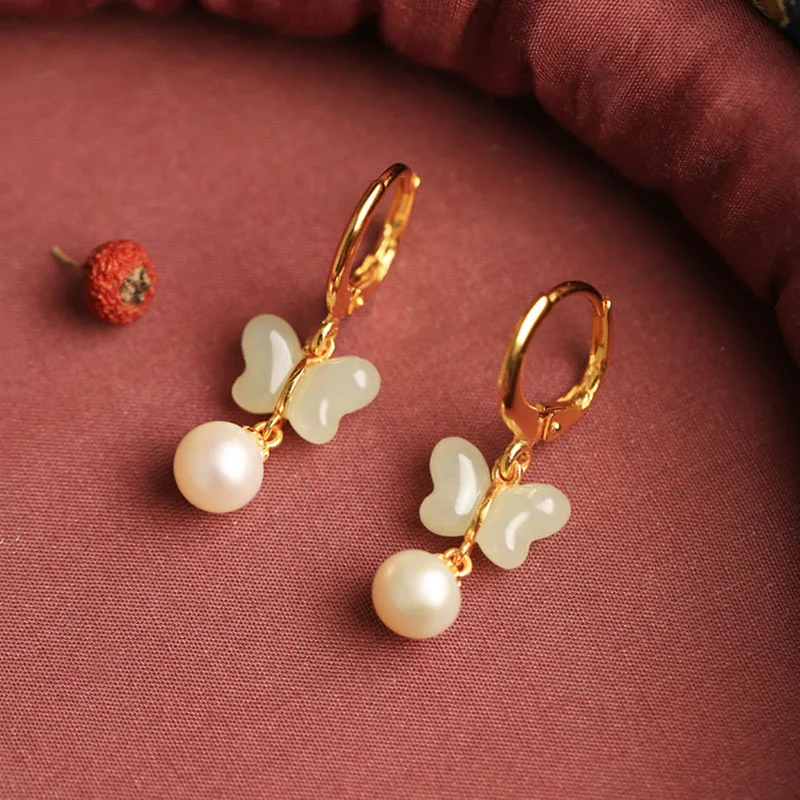 Natuurlijke Hetian Jade Kleine Vlinder Sterling Zilver Temperamentvolle Oorbellen. Stijlvolle oorbellen voor dames.