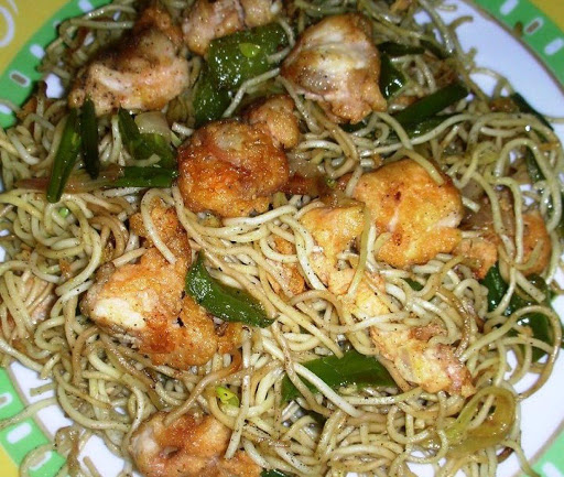 stir fried chicken chow mein