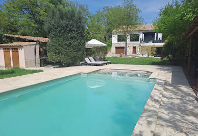 Villa avec piscine et jardin 4